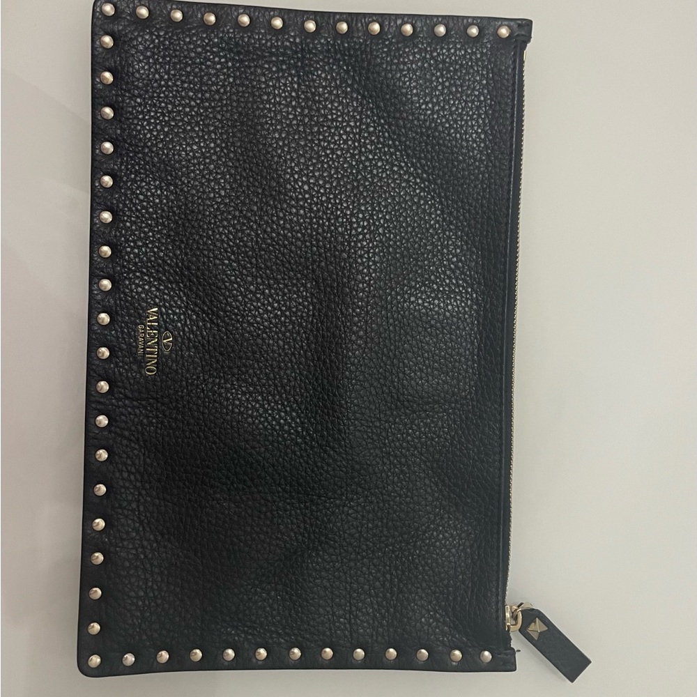 VALENTINO GARAVANI Vitello Large Rockstud Zip Pouch Black